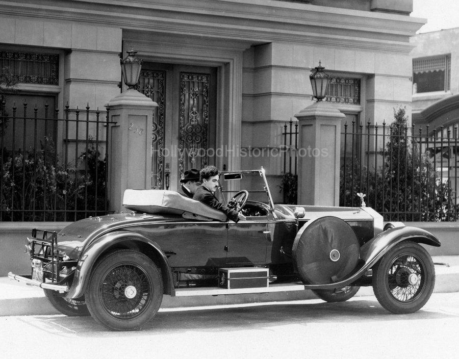 Charlie Chaplin 1931 2 During filming of City Lights WM.jpg